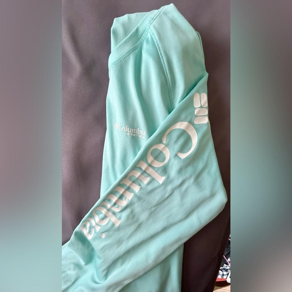 Omens Columbia dry fit hooded pull over